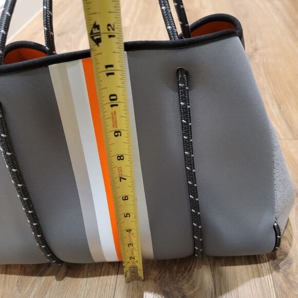 HAUTE SHORE Gray and Orange Shoulder Bag - Picture 8 of 13